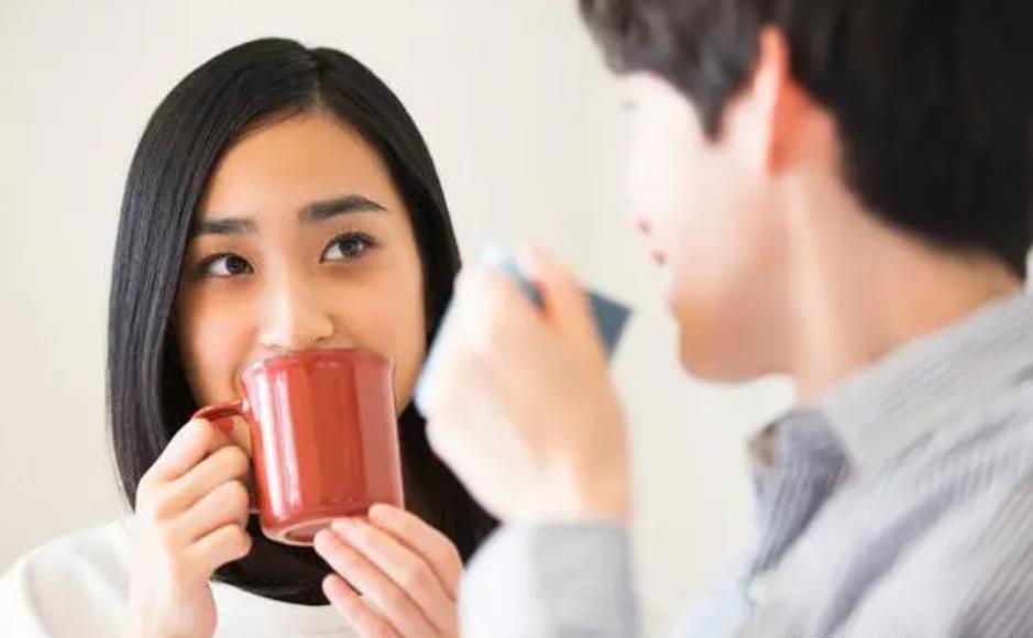 男人如何快速插入话题,怎么插入话题跟女生聊天