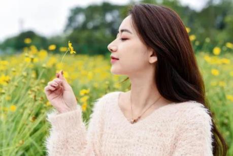 内心纯粹理智女人是什么样的,一个女人活通透了是什么样的