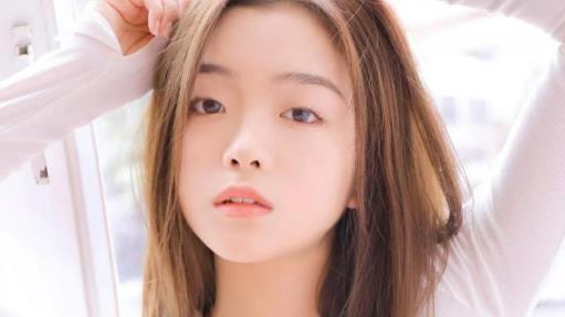 如何和喜欢女人合理肢体触碰,女人怎么主动和男人亲近