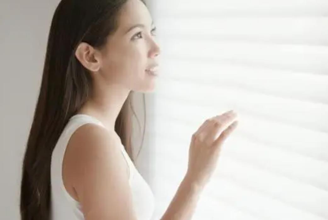 女人想出轨十大表现，女人出轨后第二天表现