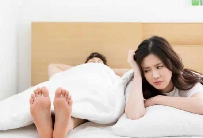 女人想出轨十大表现，女人出轨后第二天表现