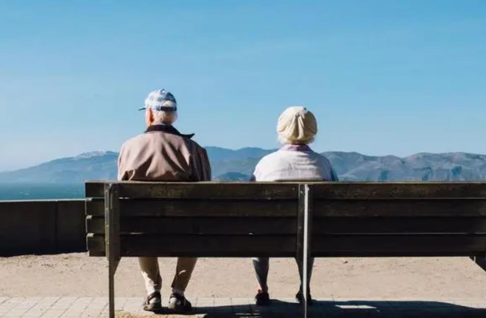 老年女人出轨表现,60岁女性还会对异性动心吗