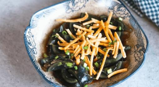 松花蛋里的花纹是怎样来的,松花蛋的花纹怎么来的