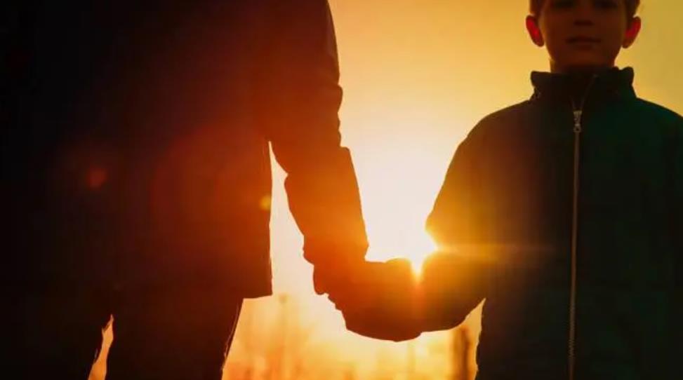 干妈和干儿子的关系怎么称呼，干妈第一次给干儿子红包多少合适