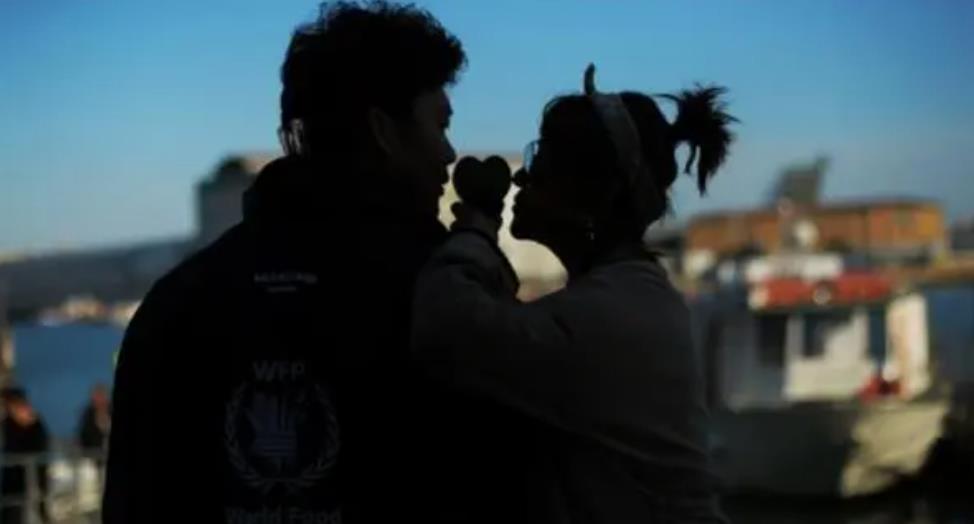 女人敢跟你对视的意思,男女四目对视都不闪躲说明什么