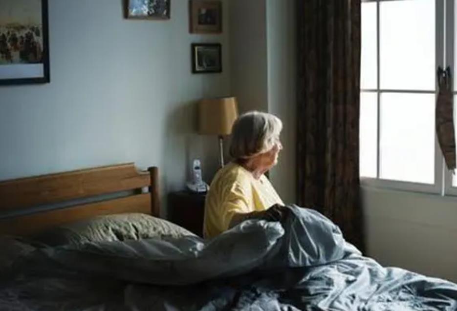 老年夫妻分床睡好还是一个被窝好