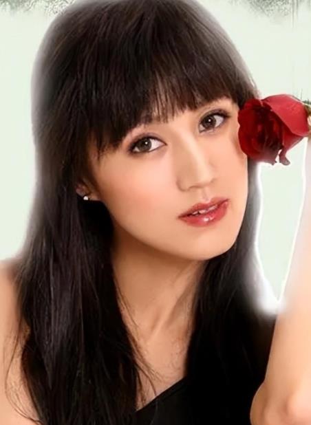 鲍蕾年轻时照片