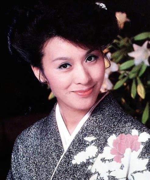 演员栗原小卷年轻图片,栗原小卷年轻时个人写真