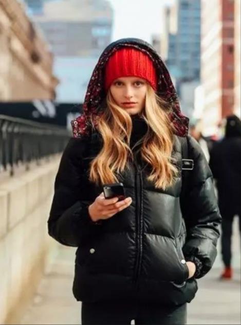 红色帽子怎么搭配好看