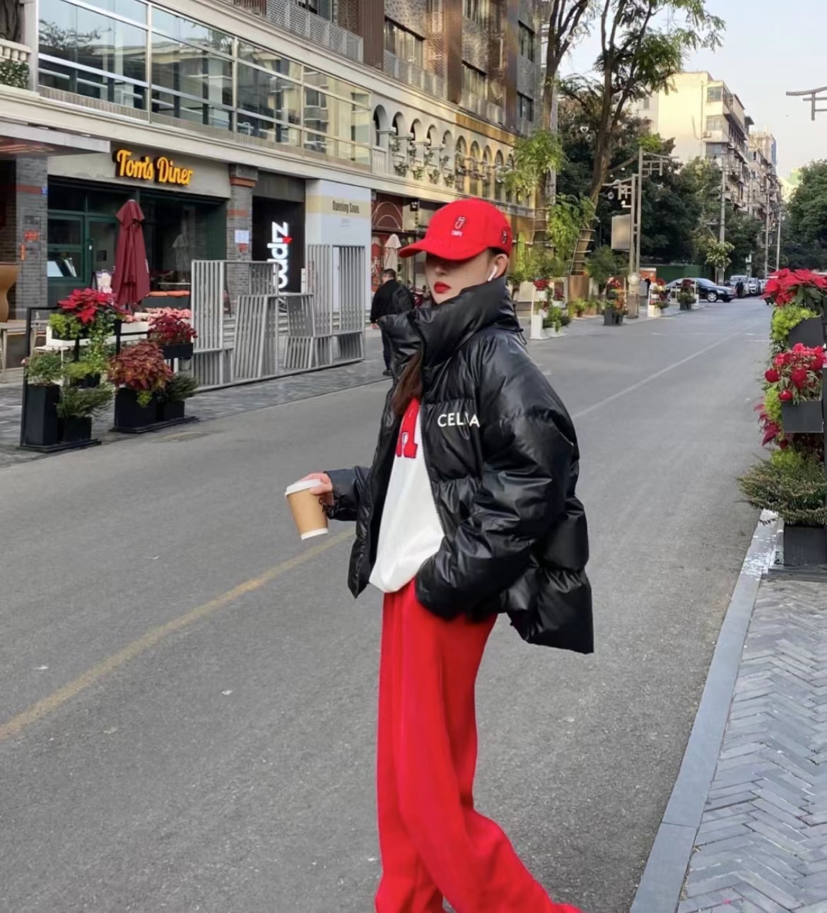 红色帽子怎么搭配好看