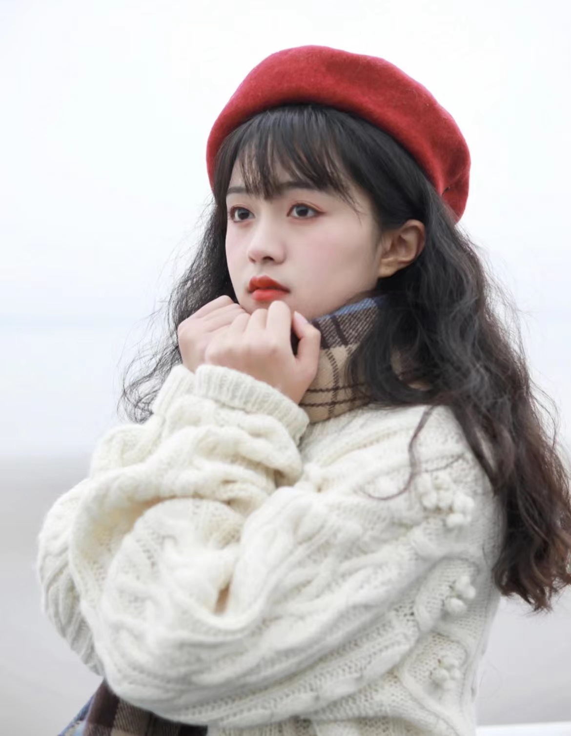 红色帽子怎么搭配好看