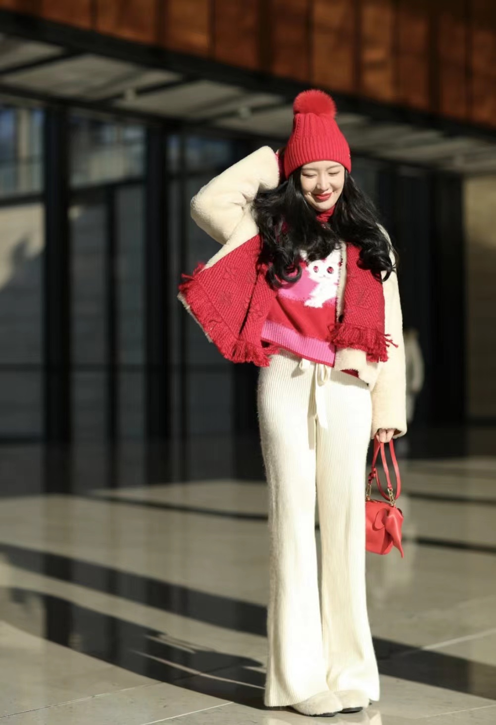 红色帽子怎么搭配好看