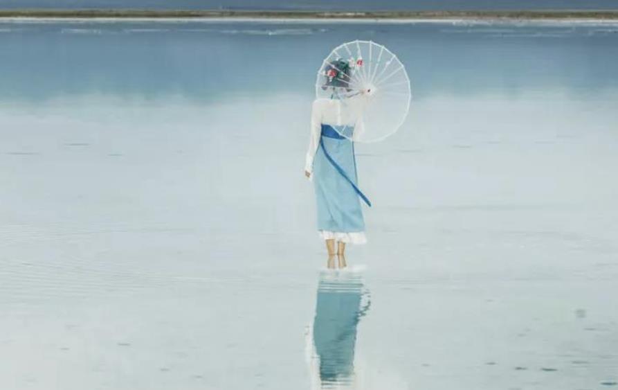 女人同时和两个男人相处是啥心理