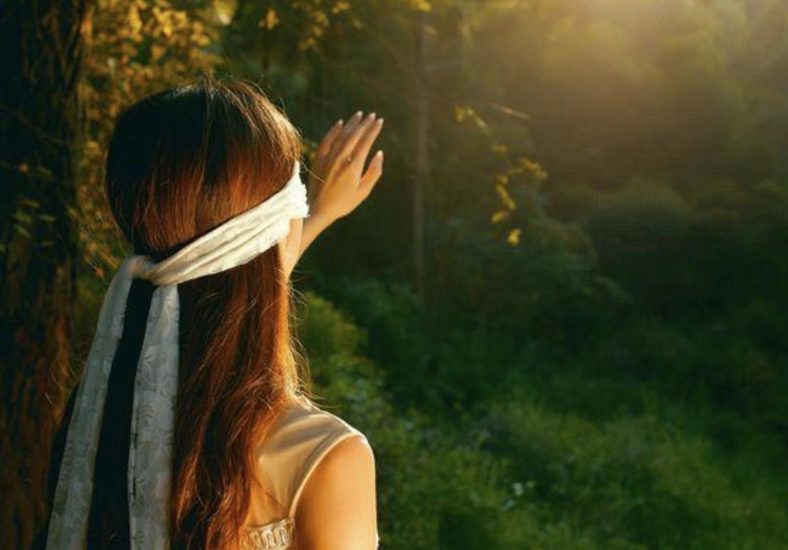 为什么女的能被多个男的喜欢