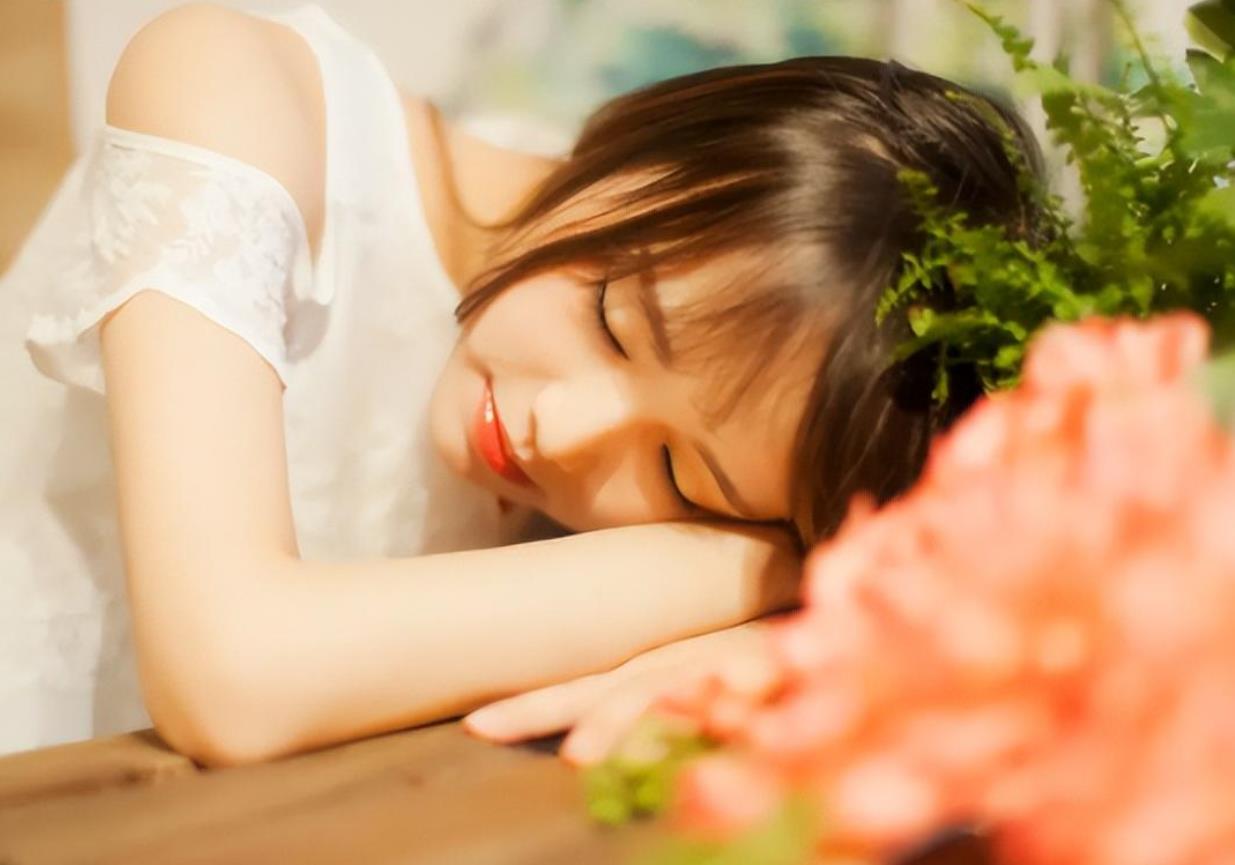 学会这三招让女人主动来找你,让女人主动找你的绝招