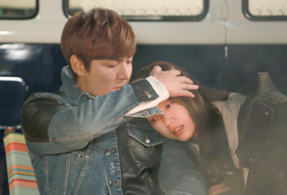 男生为啥喜欢摸女朋友的头，老公每天晚上睡觉总是摸我头发原因