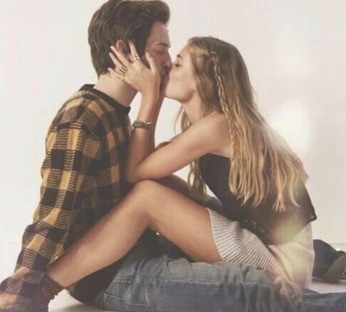 女生最希望男生吻她哪，女人什么时间需要男人的爱