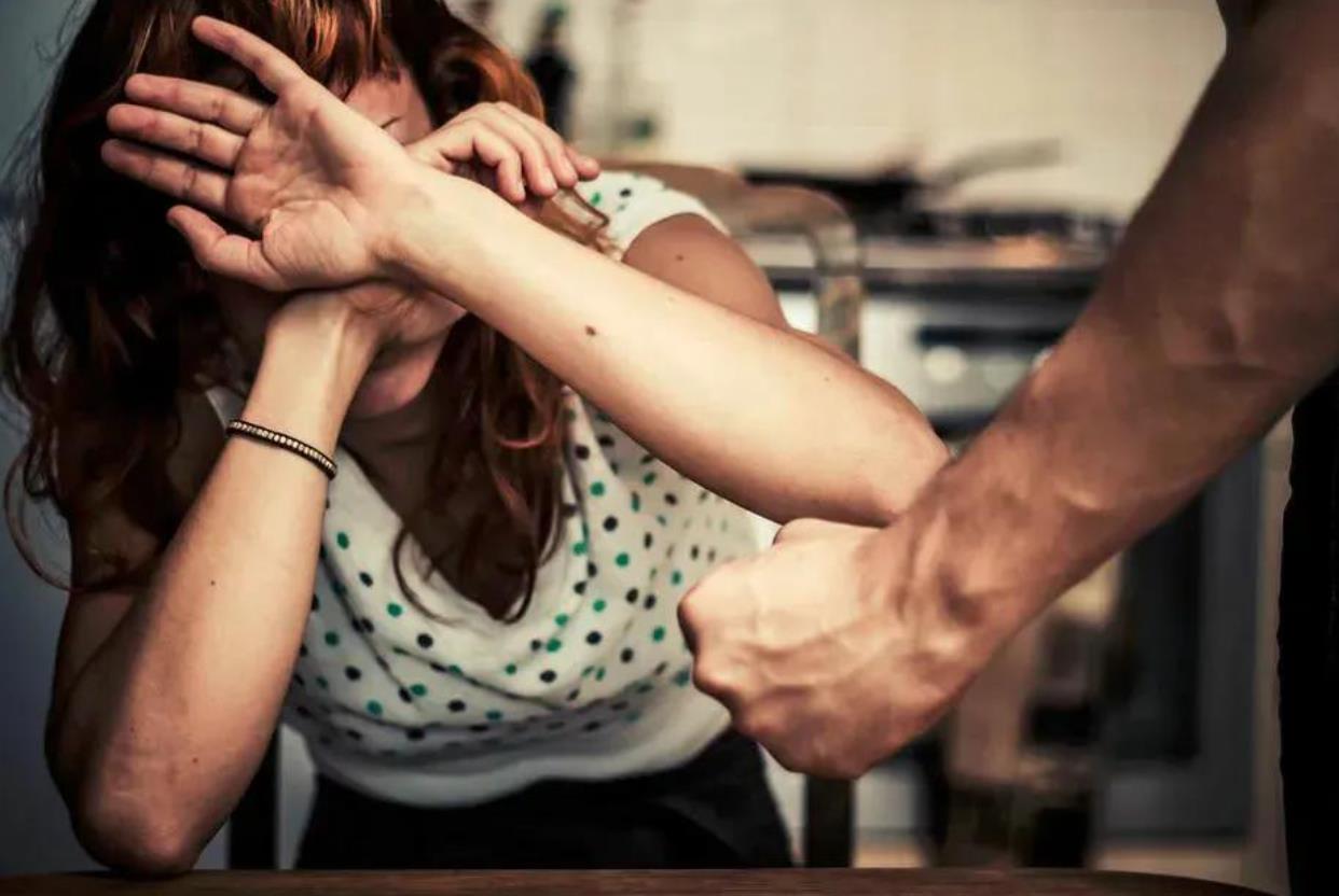 男人打老婆说明什么,男人一旦动手就说明婚姻结束了吗