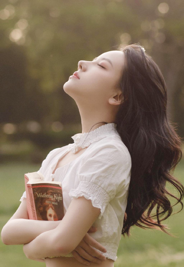 亚洲女性高级感照片高清，女生满级身材