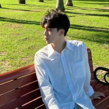 阳光帅气男真实图片
