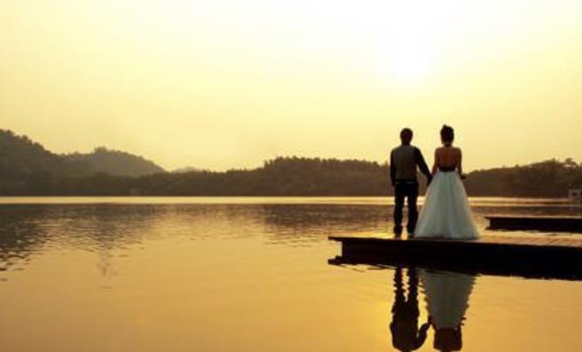 男朋友跟我妈妈发生矛盾怎么办