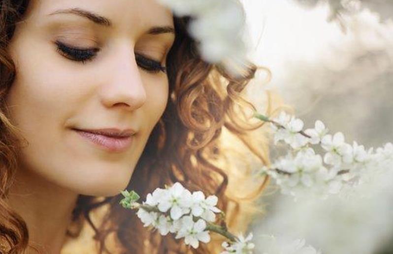 女人爱做的小动作,说明喜欢上你了