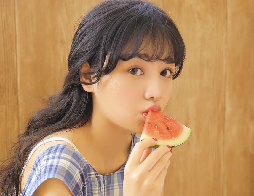 如何插入女人聊天话题呢