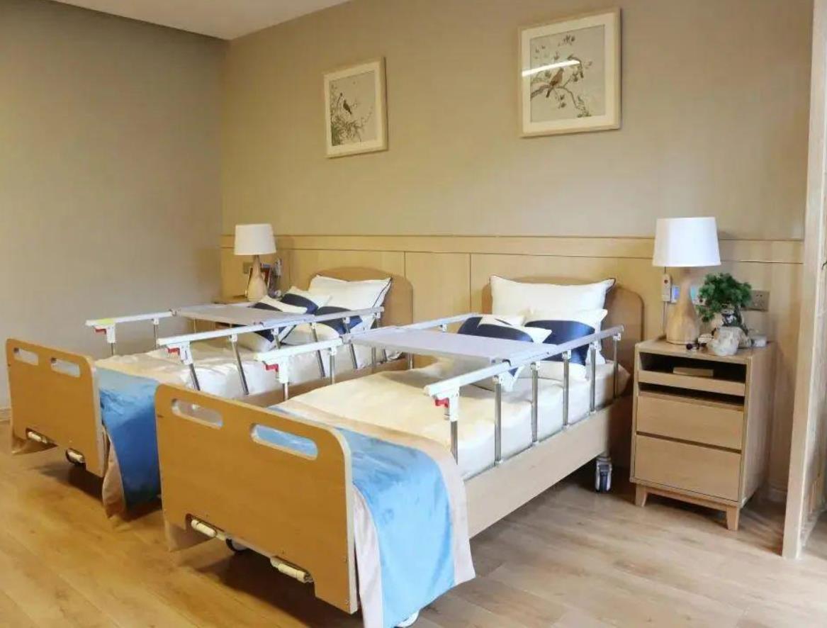 老年夫妻睡多大床合适