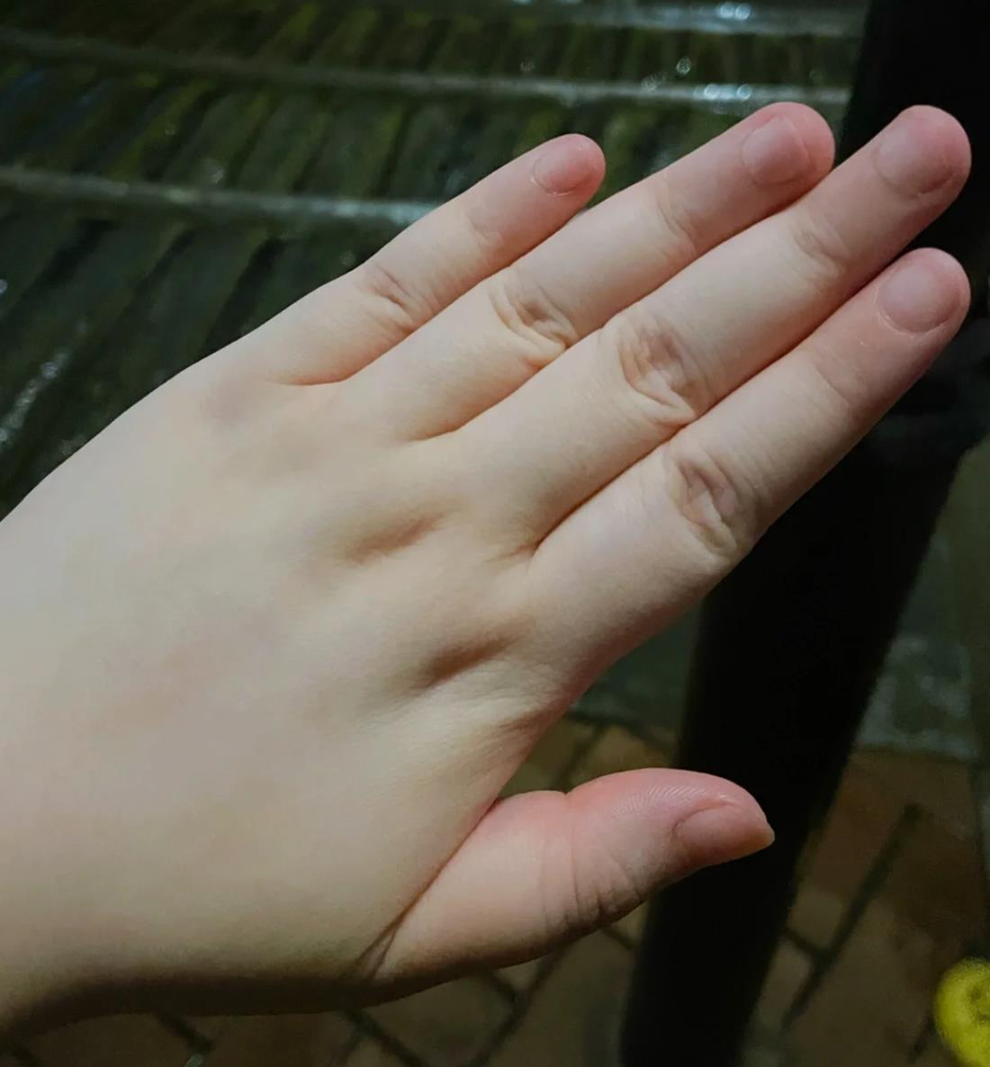 手心有窝的女人命运如何