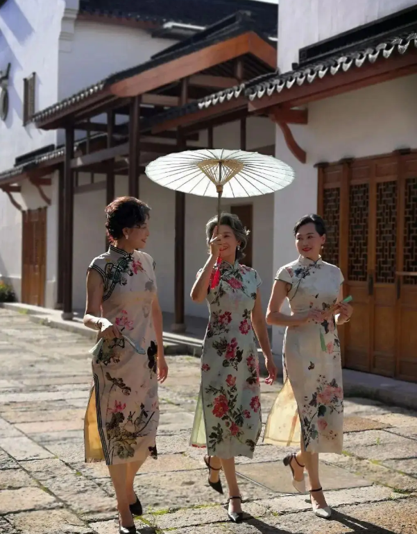 70岁老太太穿什么衣服好看
