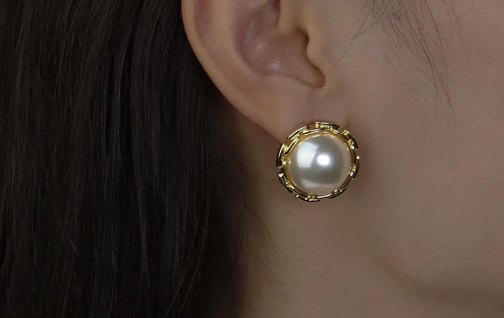 女人同意你摸她的耳垂代表什么