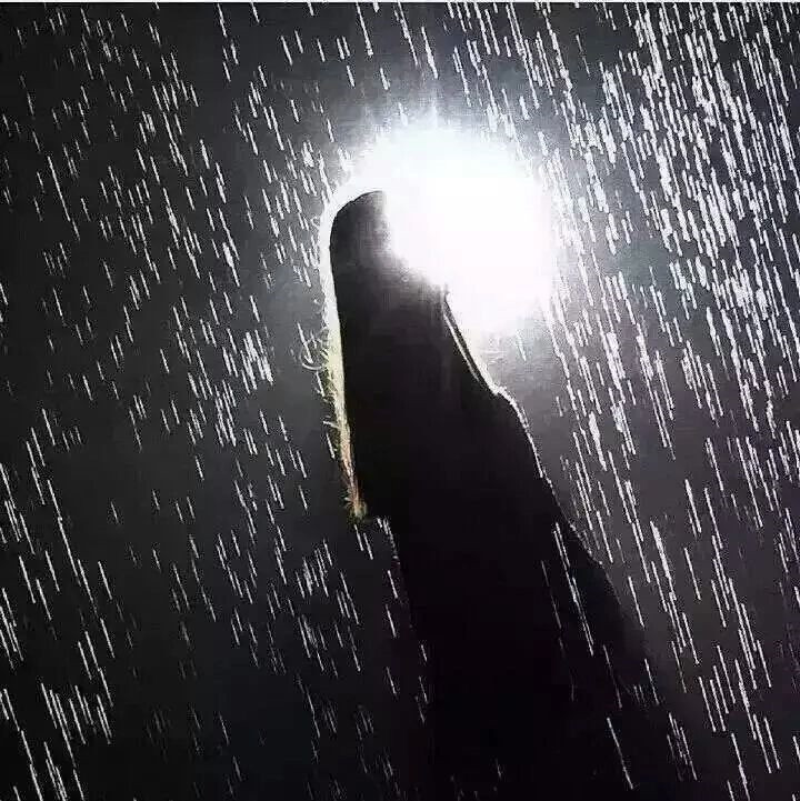 分享女性阴郁的图片,阴郁之美的迷恋,尽管阴郁是一种不讨喜的气质