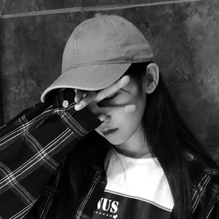 分享女性阴郁的图片,阴郁之美的迷恋,尽管阴郁是一种不讨喜的气质