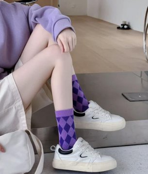 穿紫色袜子有什么寓意，穿紫色袜子代表什么