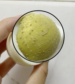 滚完脸的鸡蛋为什么蛋黄有小颗粒