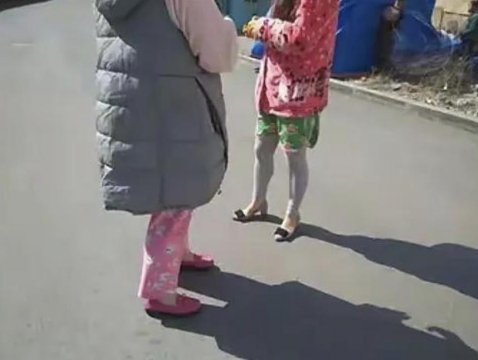 当代年轻人穿衣能有多随意