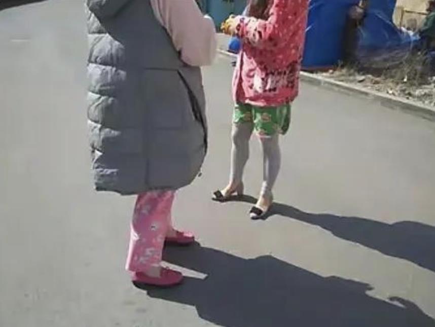 当代年轻人穿衣能有多随意