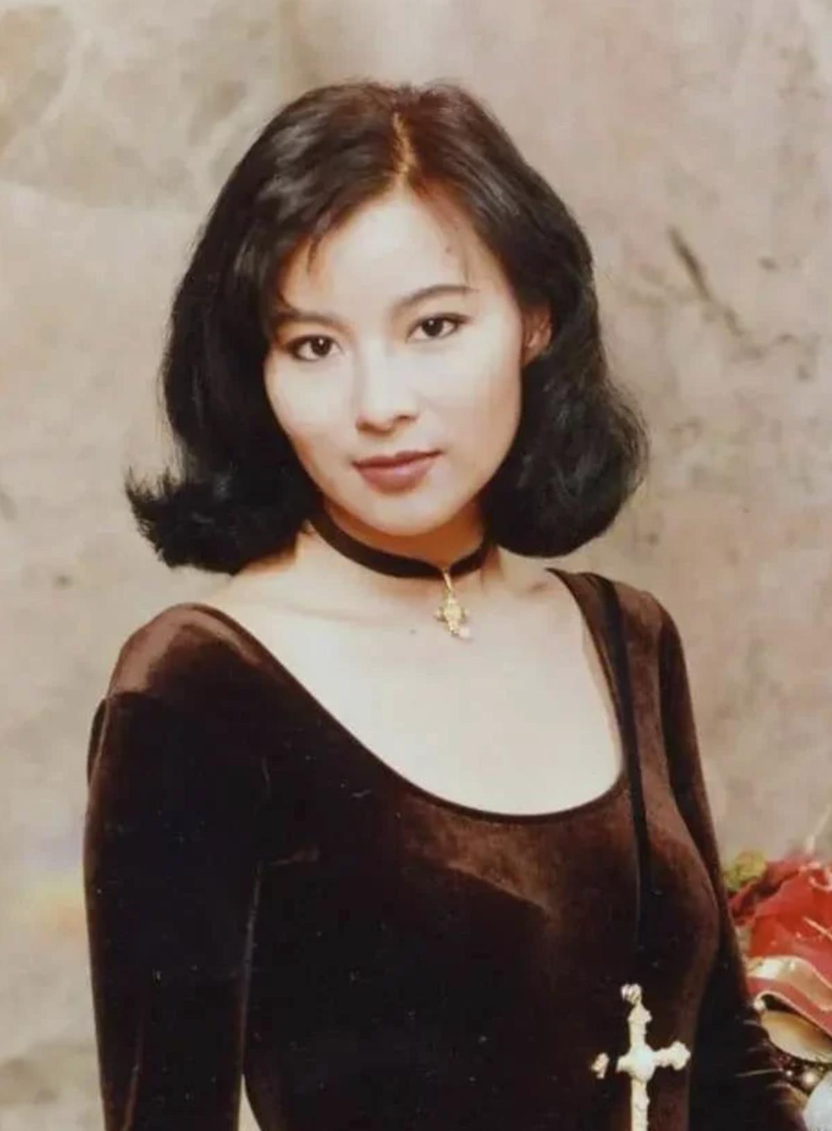 李美凤年轻时的照片