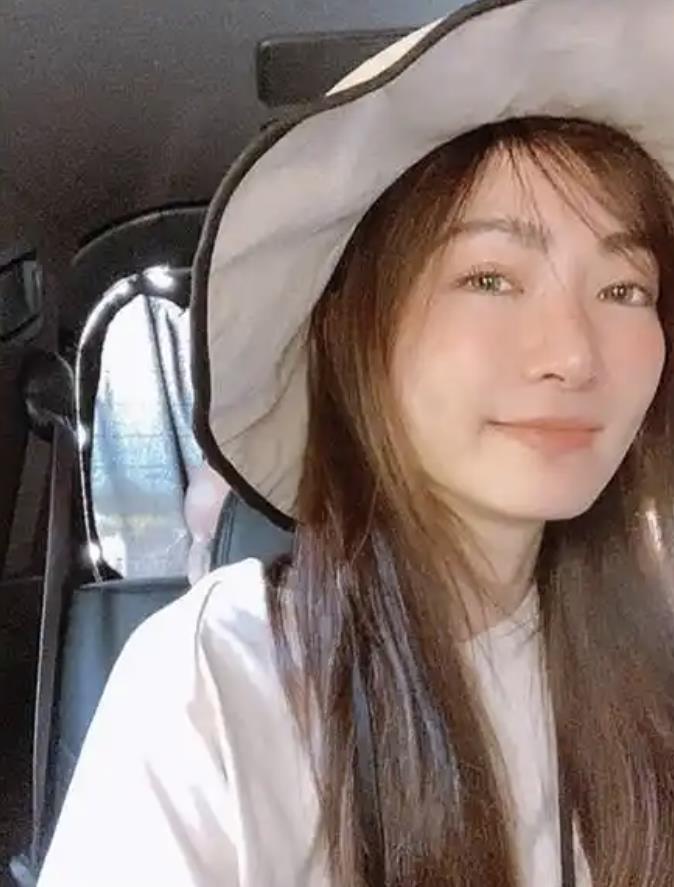 谢金燕卸妆后的照片