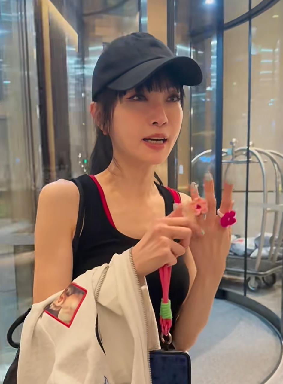 卸妆后的谢金燕现状