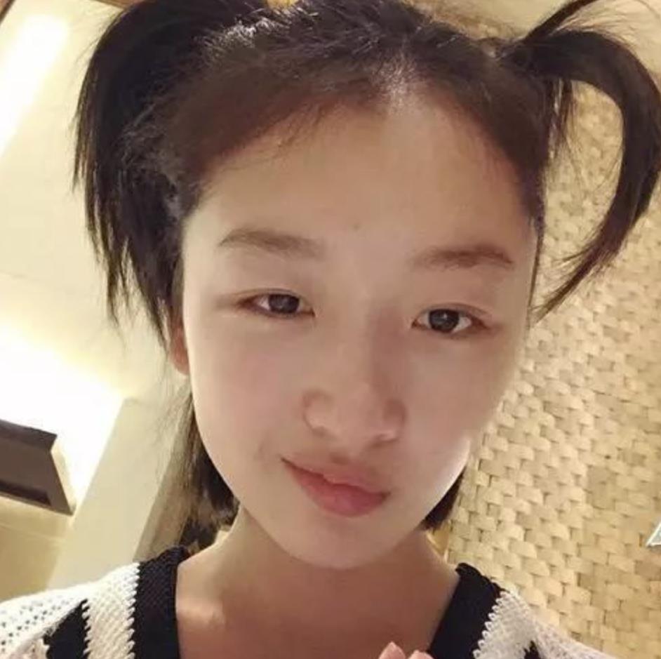 卸妆后的周冬雨