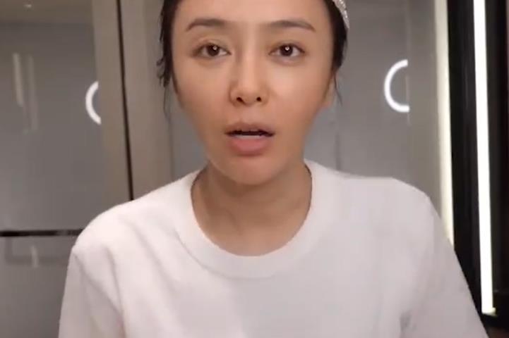 卸妆后的秦岚长相