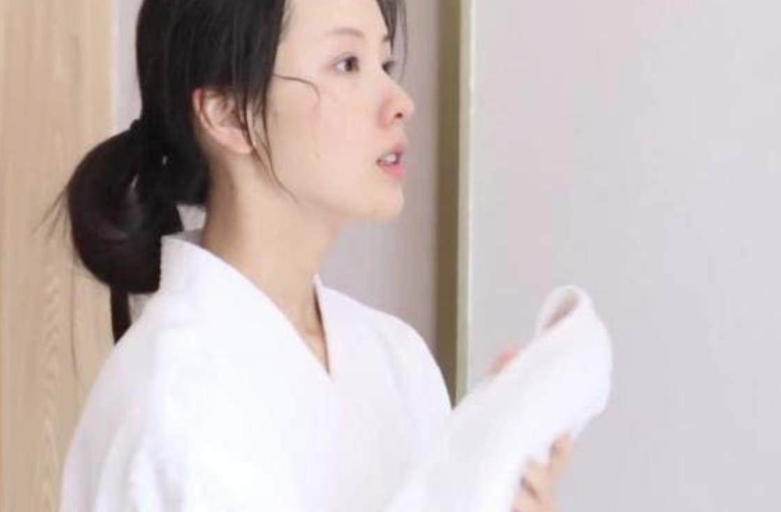 卸妆后的陈都灵近照