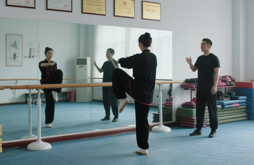 太极拳抬腿有何诀窍