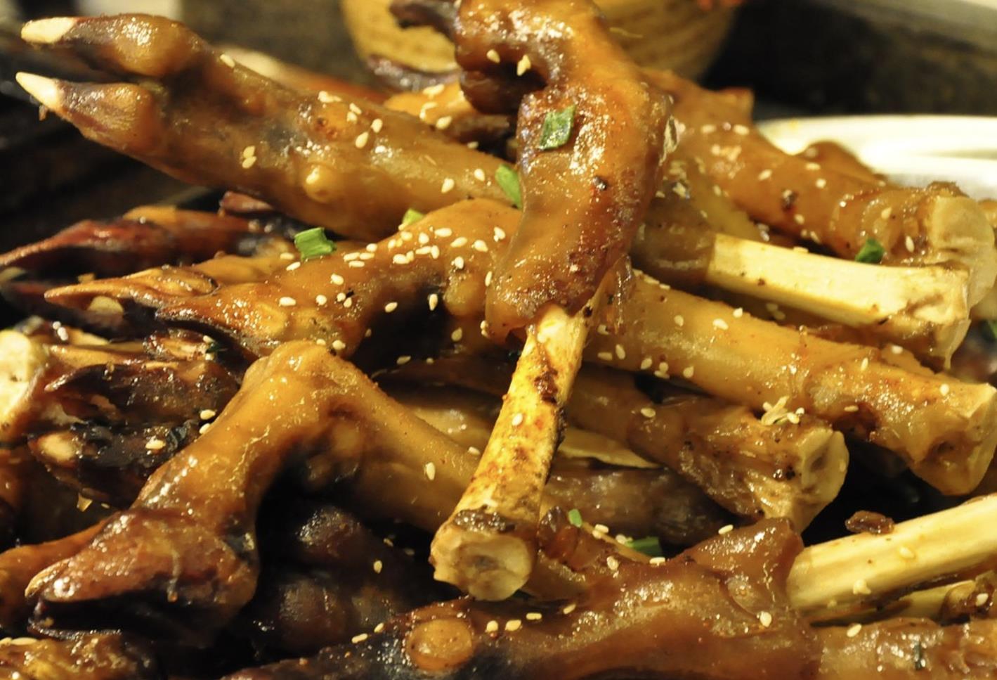 女生一般到了晚上爱吃啥,一到晚上就控制不住吃东西