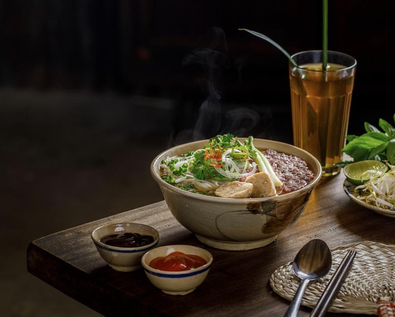 女生一般到了晚上爱吃啥,一到晚上就控制不住吃东西