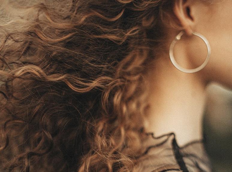 女人撩汉的十个动作