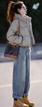 牛仔裤搭冬装洋气穿法