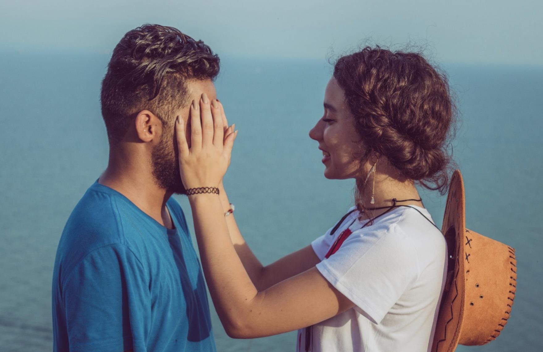 男人吻女人的下巴是真爱吗