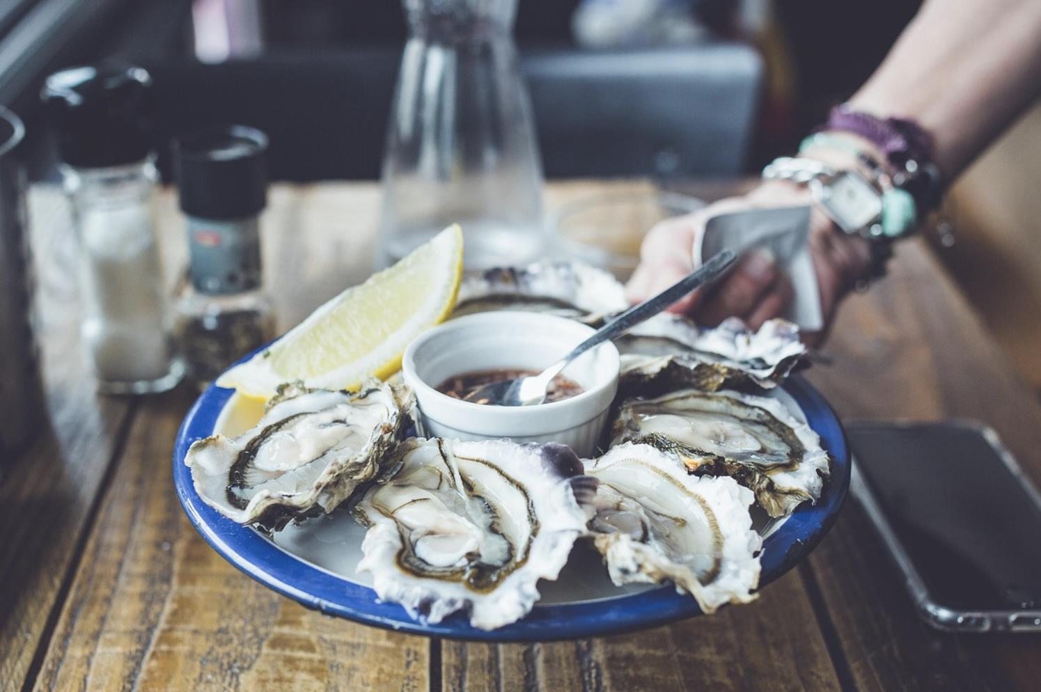 生蚝一次性最多只能吃几个,吃生蚝的核心禁忌